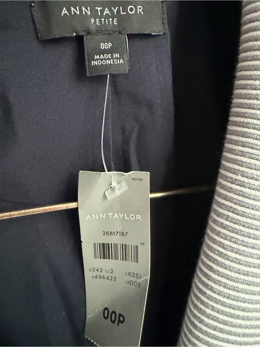 Ann Taylor grey striped Blazer, single button front in classic office-ready fit - Picture 3 of 5